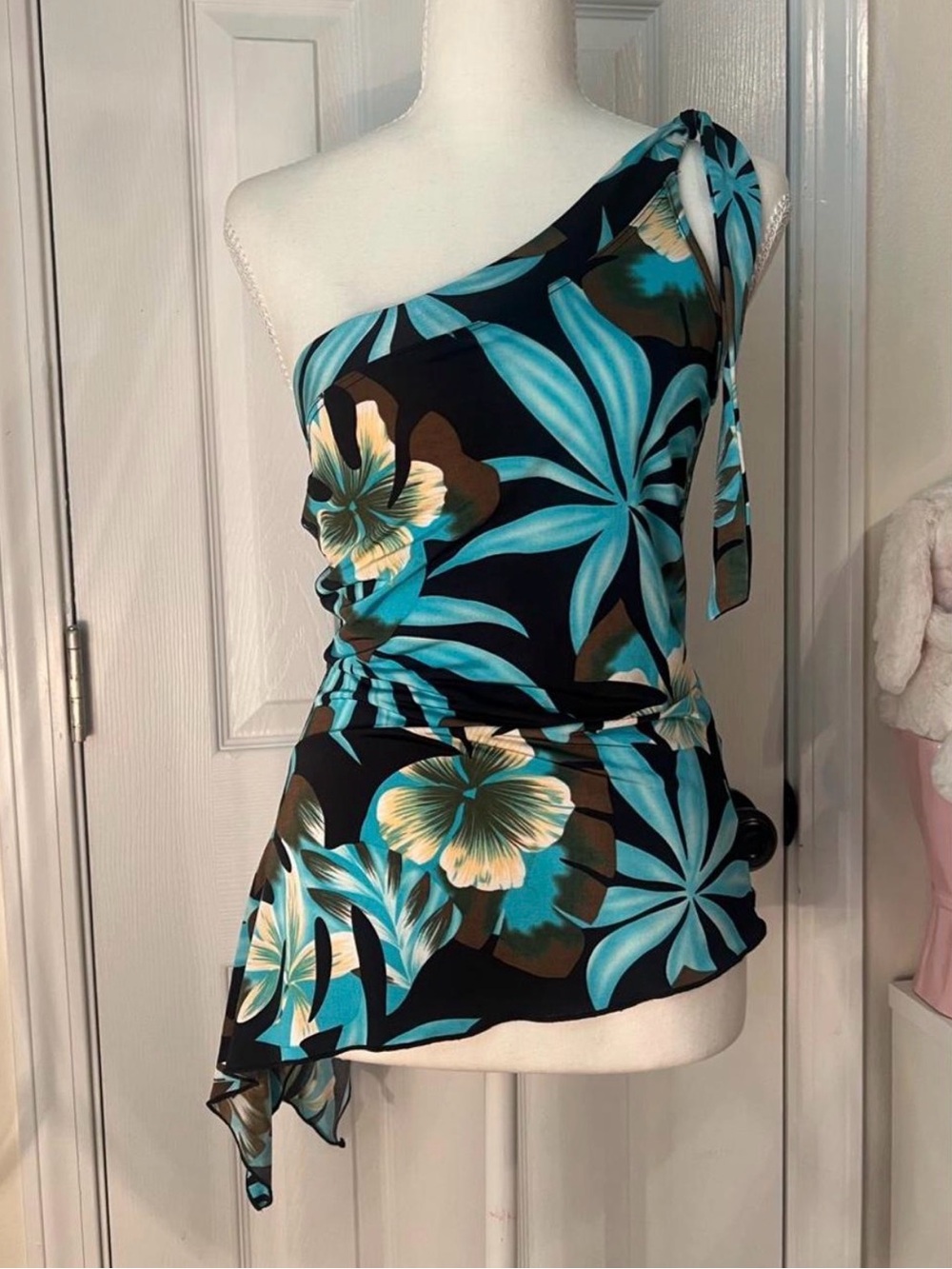 Forever 21 One-Shoulder Tropical Floral Camisole - Blue/Black/Brown